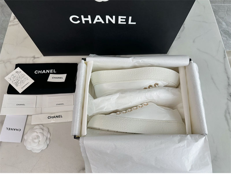 샤넬 샤넬 CC 로고 화이트 금장 팬던트 플랫폼 스니커즈 레플리카 16번 이미지 - 신발 | 세미샵 레플리카 사이트