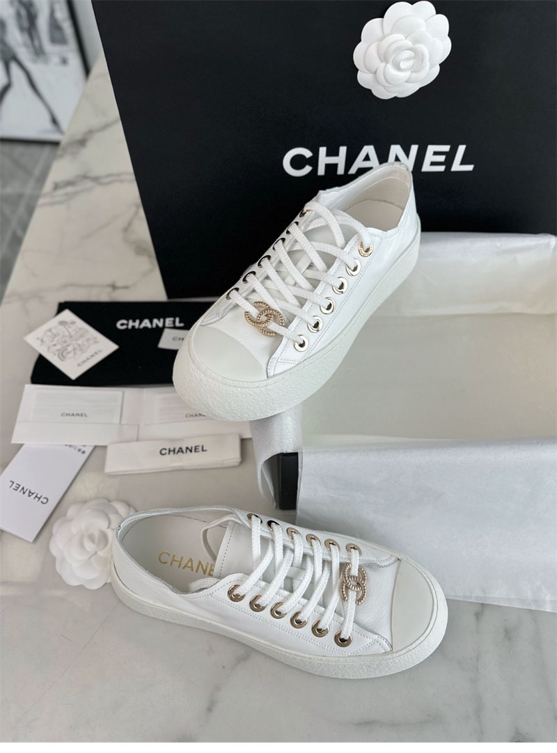 샤넬 샤넬 CC 로고 화이트 금장 팬던트 플랫폼 스니커즈 레플리카 2번 이미지 - 신발 | 세미샵 레플리카 사이트