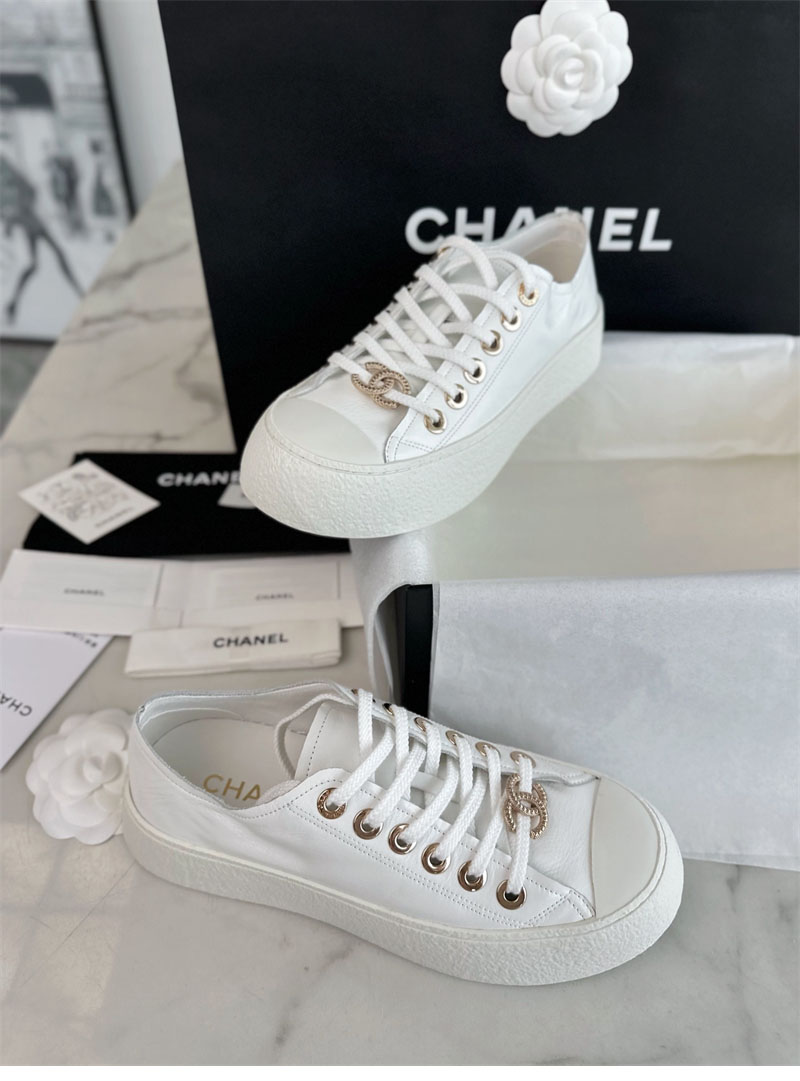샤넬 샤넬 CC 로고 화이트 금장 팬던트 플랫폼 스니커즈 레플리카 6번 이미지 - 신발 | 세미샵 레플리카 사이트