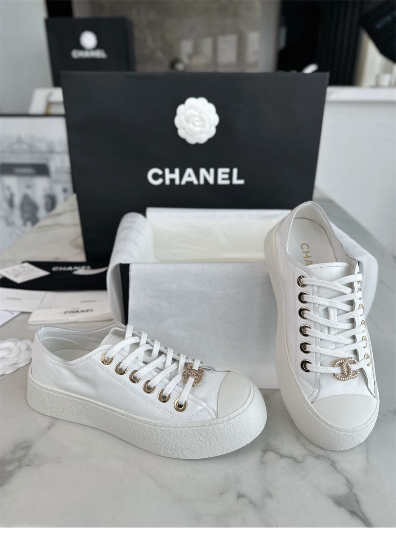 샤넬 샤넬 CC 로고 화이트 금장 팬던트 플랫폼 스니커즈 레플리카 3번 이미지 - 신발 | 세미샵 레플리카 사이트