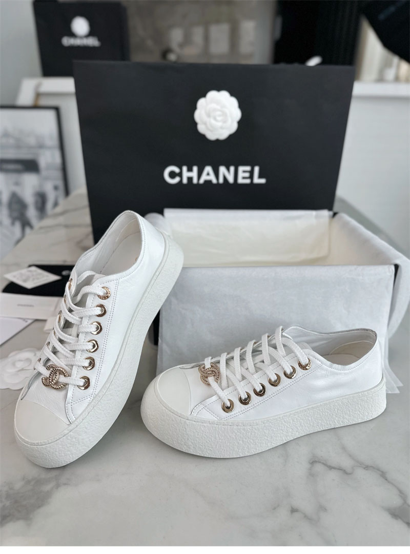 샤넬 샤넬 CC 로고 화이트 금장 팬던트 플랫폼 스니커즈 레플리카 22번 이미지 - 신발 | 세미샵 레플리카 사이트