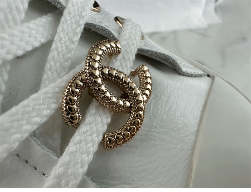 샤넬 샤넬 CC 로고 화이트 금장 팬던트 플랫폼 스니커즈 레플리카 11번 이미지 - 신발 | 세미샵 레플리카 사이트