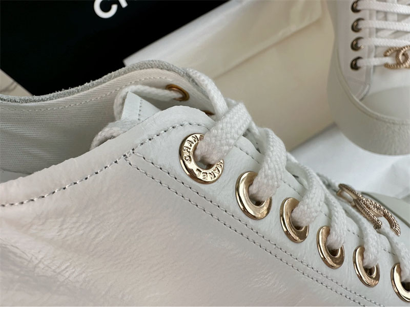 샤넬 샤넬 CC 로고 화이트 금장 팬던트 플랫폼 스니커즈 레플리카 26번 이미지 - 신발 | 세미샵 레플리카 사이트