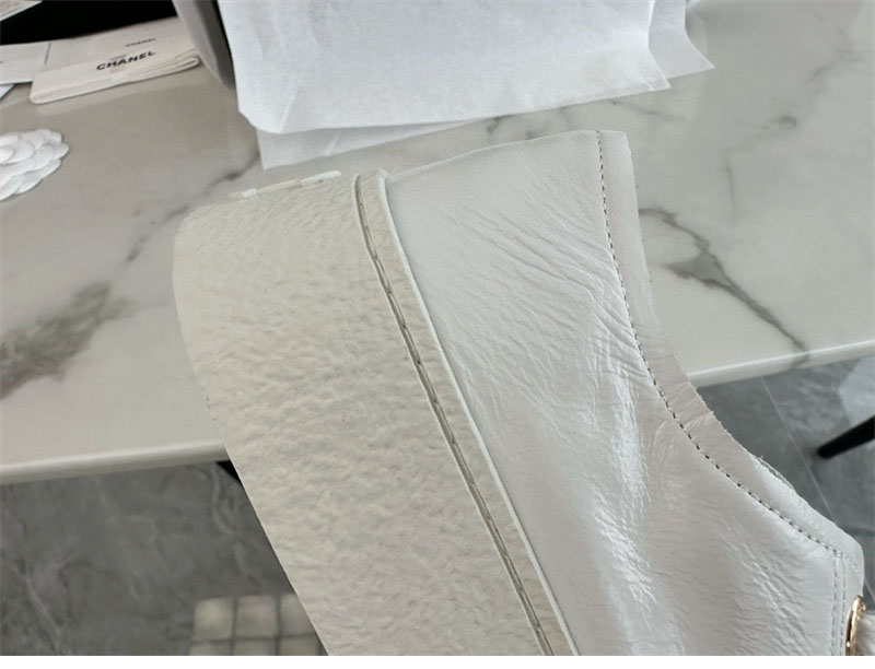 샤넬 샤넬 CC 로고 화이트 금장 팬던트 플랫폼 스니커즈 레플리카 23번 이미지 - 신발 | 세미샵 레플리카 사이트