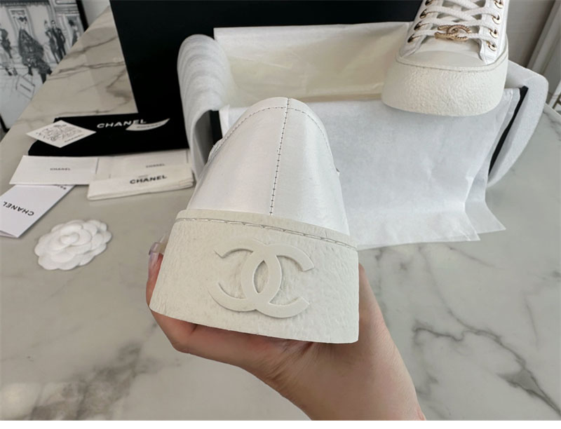 샤넬 샤넬 CC 로고 화이트 금장 팬던트 플랫폼 스니커즈 레플리카 19번 이미지 - 신발 | 세미샵 레플리카 사이트