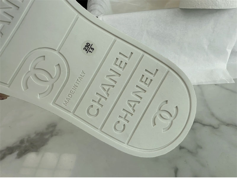 샤넬 샤넬 CC 로고 화이트 금장 팬던트 플랫폼 스니커즈 레플리카 15번 이미지 - 신발 | 세미샵 레플리카 사이트