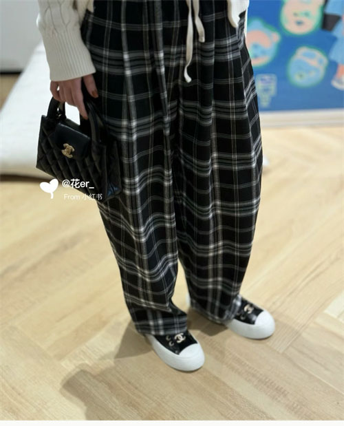 샤넬 샤넬 CC로고 블랙 금장 팬던트 플랫폼 스니커즈 레플리카 7번 이미지 - 신발 | 세미샵 레플리카 사이트