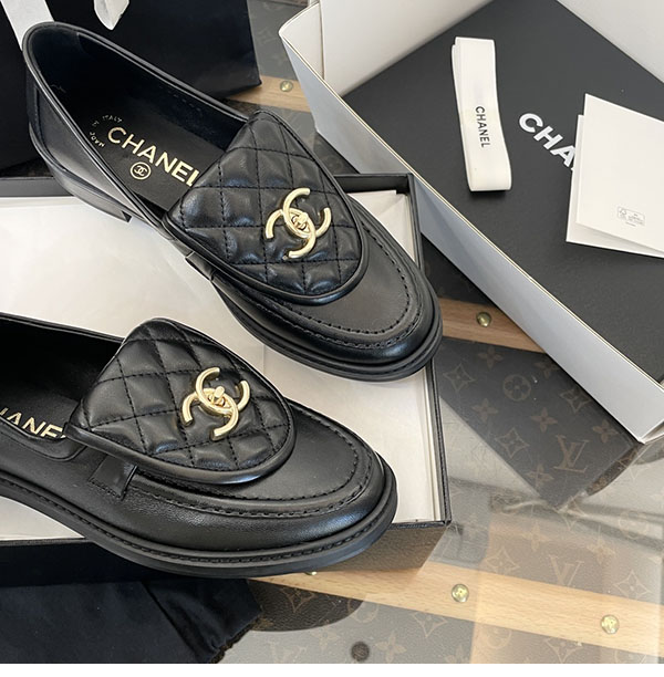 C H A N E L 샤넬 cc로고 턴락 퀼팅 모카신 로퍼 레플리카 3번 이미지 - 신발 | 세미샵 레플리카 사이트