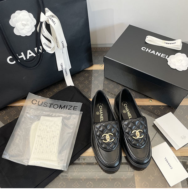 C H A N E L 샤넬 cc로고 턴락 퀼팅 모카신 로퍼 레플리카 6번 이미지 - 신발 | 세미샵 레플리카 사이트