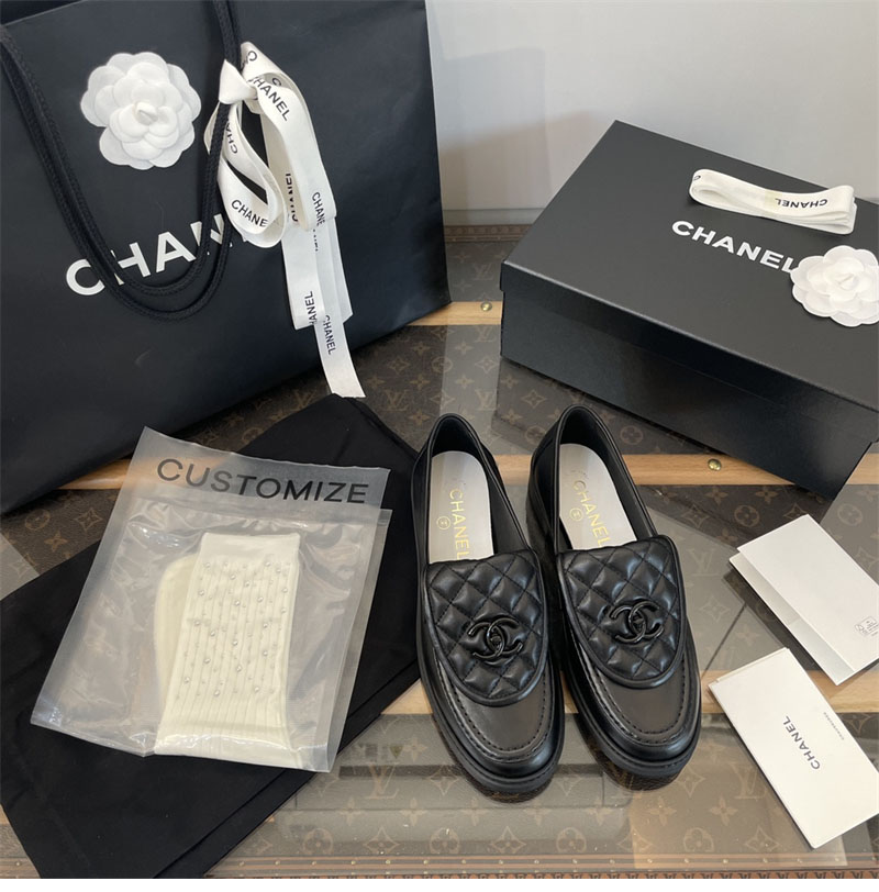 샤넬 샤넬 블랙 CC 로고 턴락 퀼팅 로퍼 레플리카 15번 이미지 - 신발 | 세미샵 레플리카 사이트