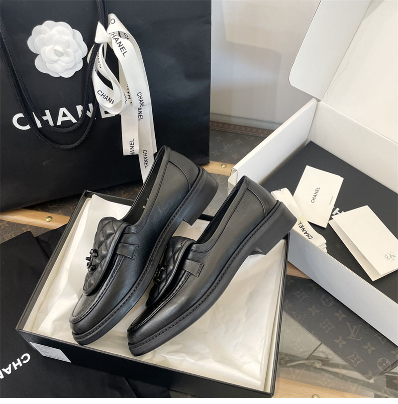 샤넬 샤넬 블랙 CC 로고 턴락 퀼팅 로퍼 레플리카 10번 이미지 - 신발 | 세미샵 레플리카 사이트