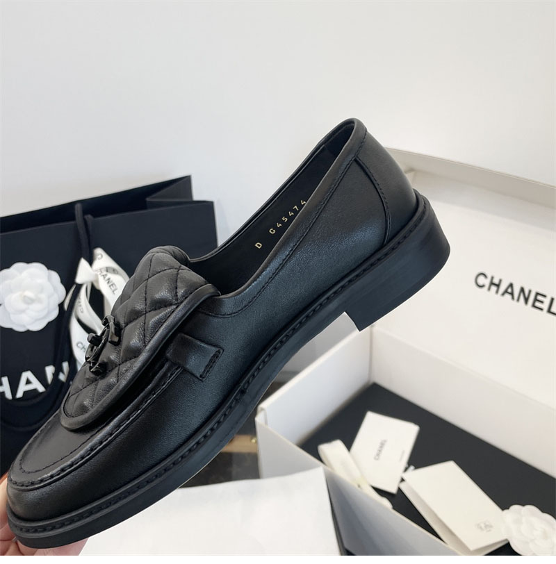 샤넬 샤넬 블랙 CC 로고 턴락 퀼팅 로퍼 레플리카 17번 이미지 - 신발 | 세미샵 레플리카 사이트