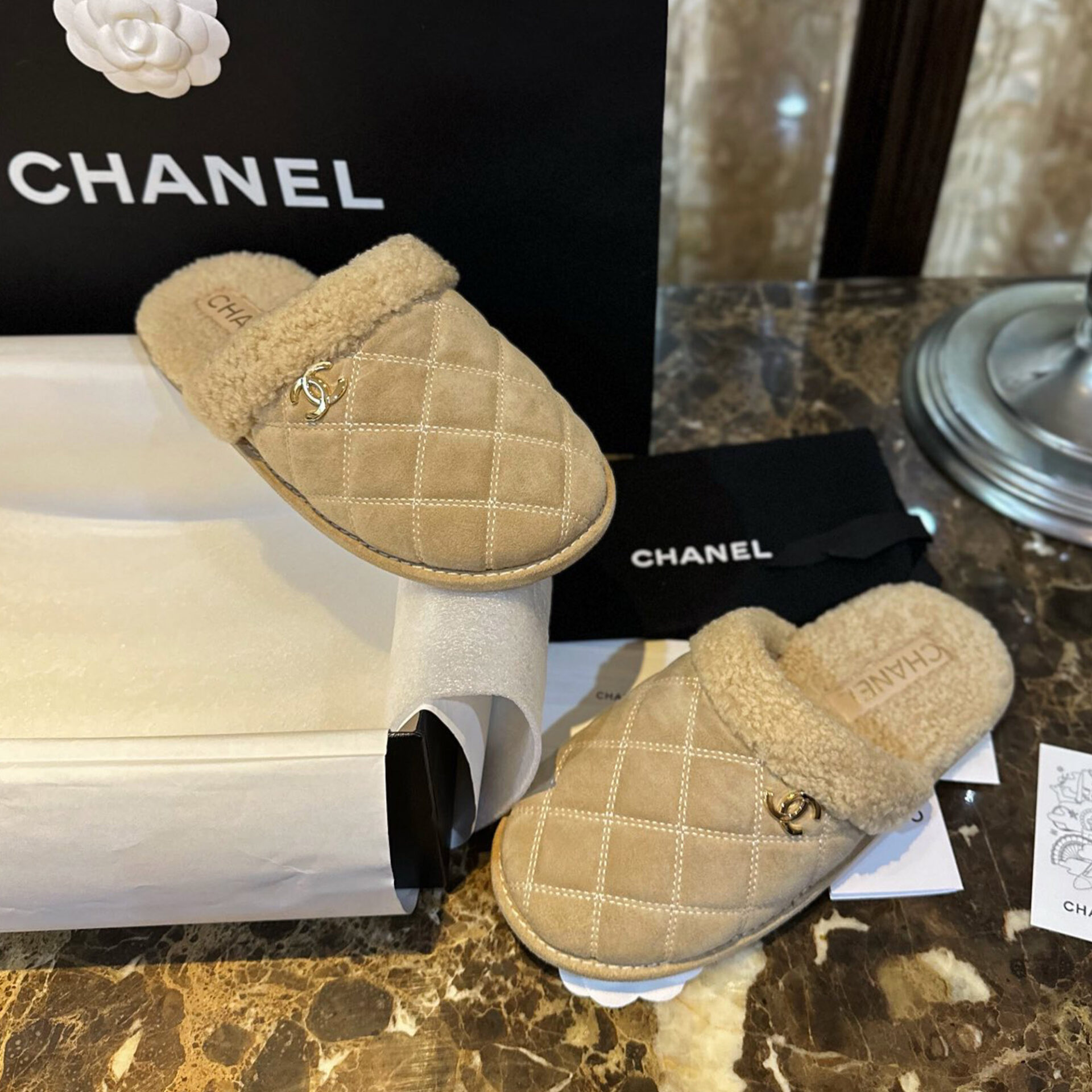 샤넬 퀼팅 시어링 뮬 슬리퍼 “35SIZE – 41SIZE”