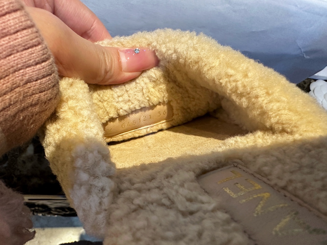 샤넬 퀼팅 시어링 뮬 슬리퍼 “35SIZE – 41SIZE”