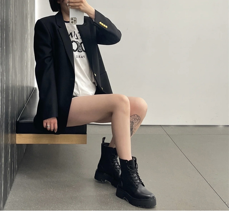 셀린느 셀린느 벌키 레이스업 부츠 샤이니 불스킨 블랙 레플리카 1번 이미지 - 신발 | 세미샵 레플리카 사이트