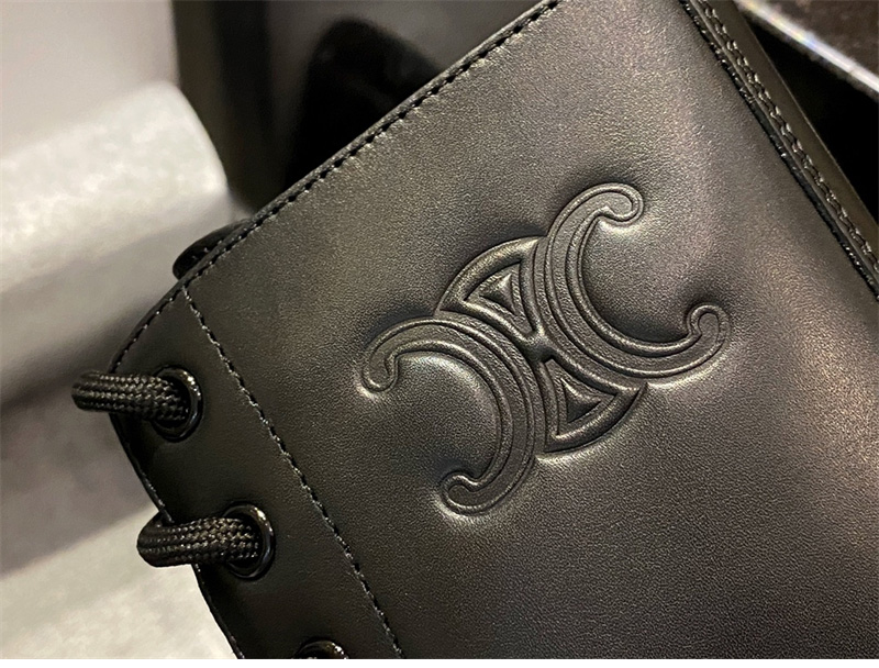 셀린느 셀린느 벌키 레이스업 부츠 샤이니 불스킨 블랙 레플리카 18번 이미지 - 신발 | 세미샵 레플리카 사이트