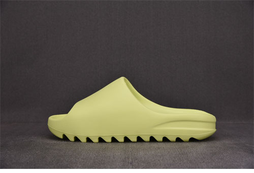 아디다스 이지 슬라이드 “GLWGRN” Yeezy Slide GX6138 - 상세 이미지