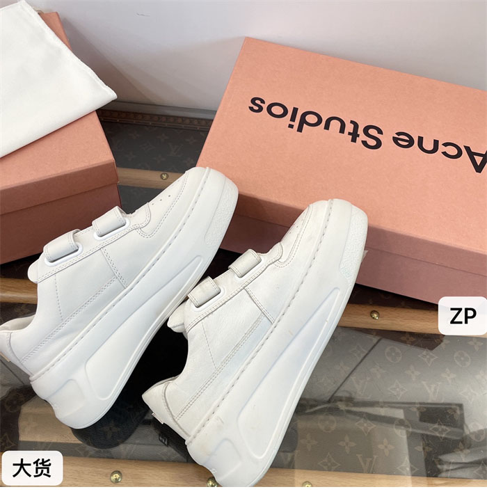 아크네 24FW 벨크로 스트랩 통굽 스니커즈 - 상세 이미지