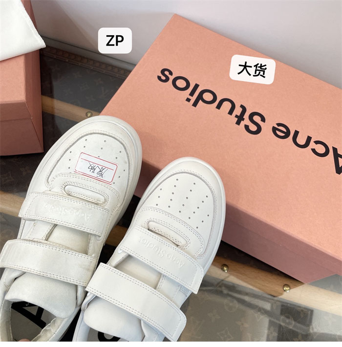 아크네 24FW 벨크로 스트랩 통굽 스니커즈 - 상세 이미지