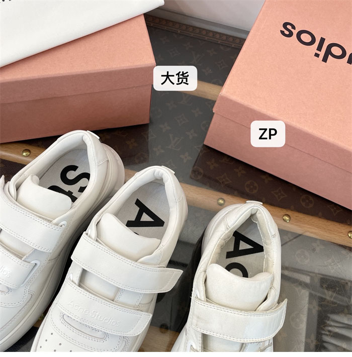 아크네 24FW 벨크로 스트랩 통굽 스니커즈 - 상세 이미지