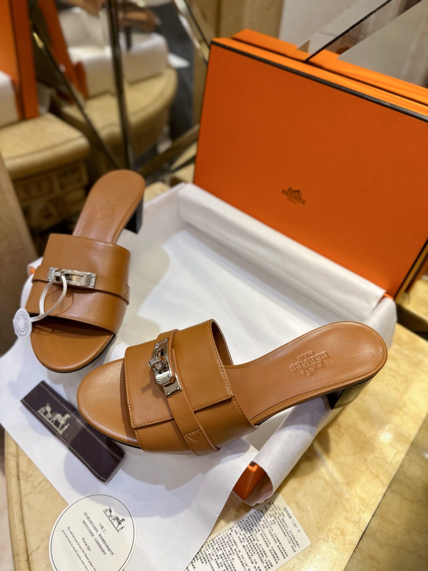 에르메스 우먼 브라운 GIGI 켈리 뮬 샌들 “35SIZE – 41SIZE” - 상세 이미지