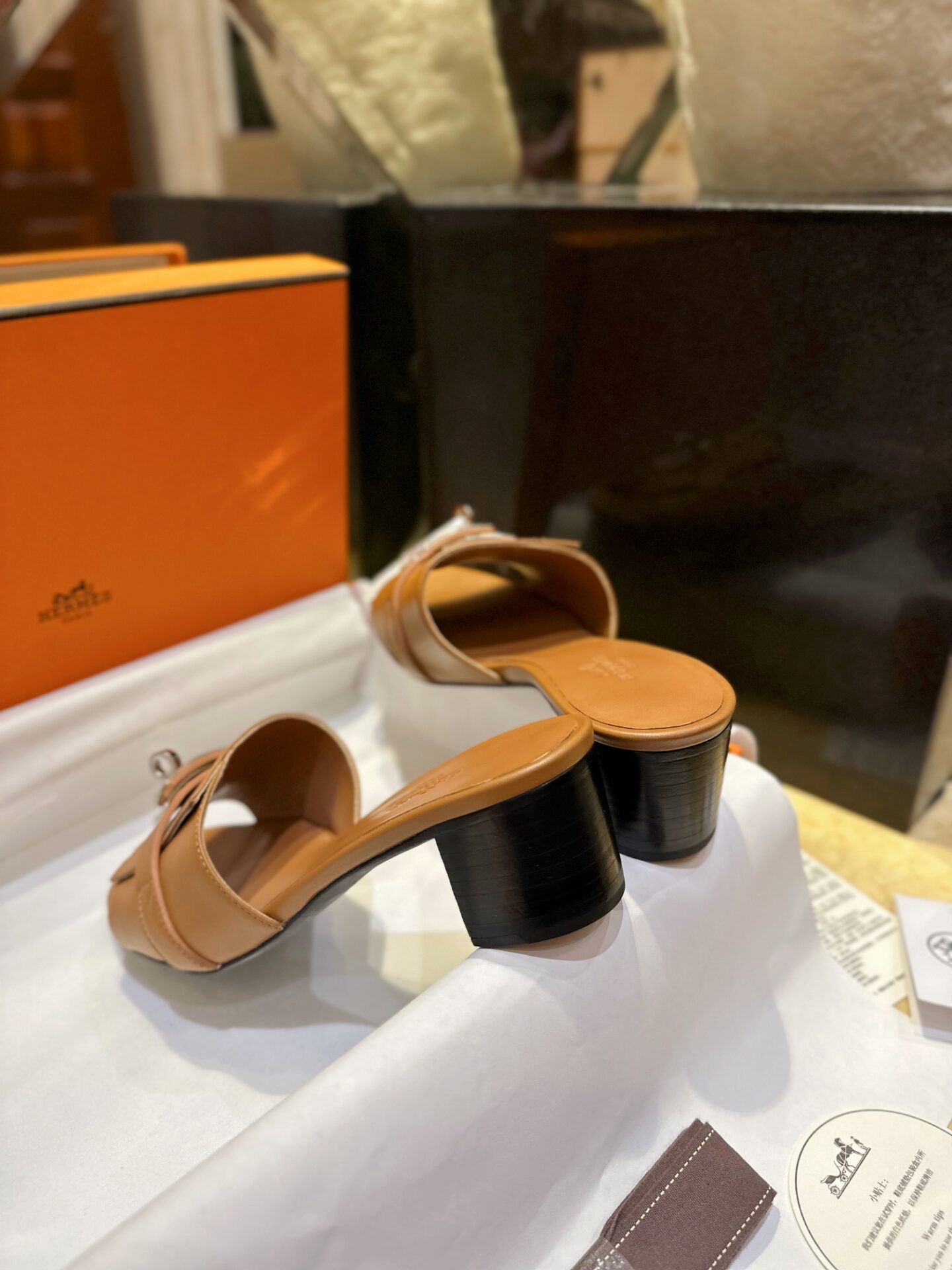 에르메스 우먼 브라운 GIGI 켈리 뮬 샌들 “35SIZE – 41SIZE” - 상세 이미지