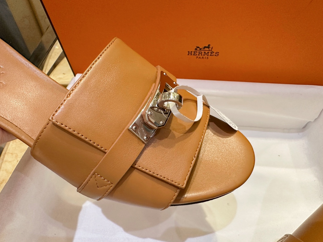 에르메스 우먼 브라운 GIGI 켈리 뮬 샌들 “35SIZE – 41SIZE” - 상세 이미지