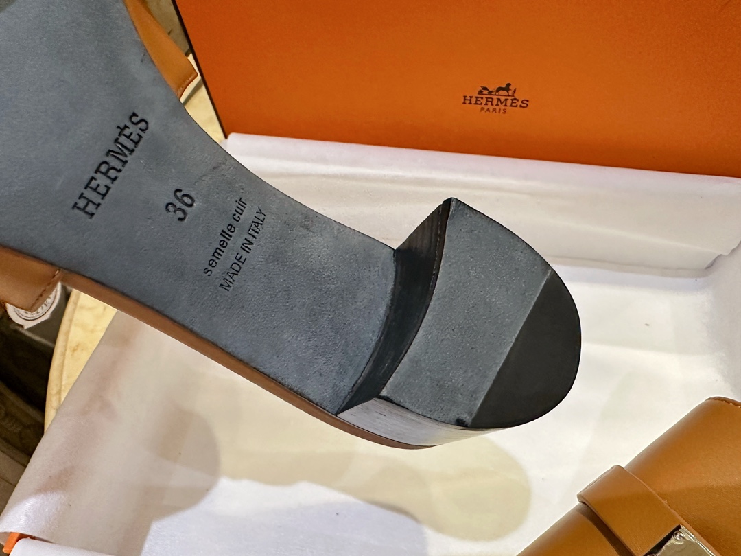 에르메스 우먼 브라운 GIGI 켈리 뮬 샌들 “35SIZE – 41SIZE” - 상세 이미지