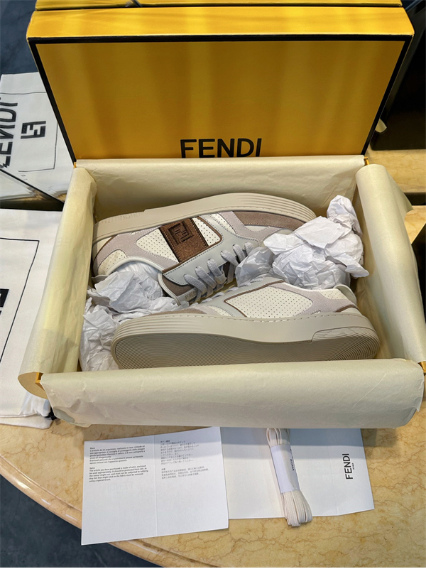 Fendi 펜디 스텝 레더 남성 스니커즈 레플리카 2번 이미지 - 신발 | 세미샵 레플리카 사이트