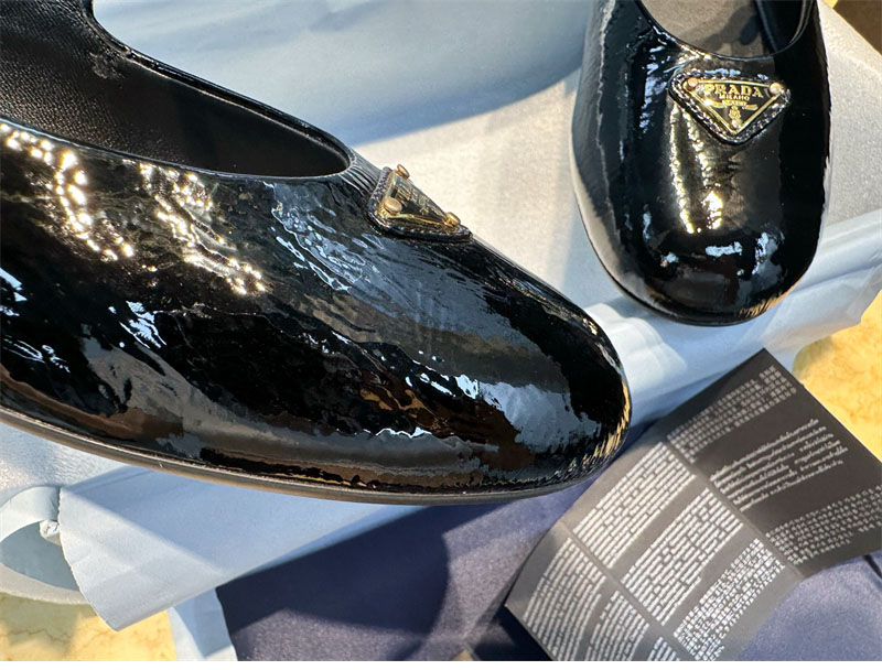 프라다 프라다 나플락 페이턴트 레더 발레리나 플랫 슈즈 레플리카 4번 이미지 - 신발 | 세미샵 레플리카 사이트