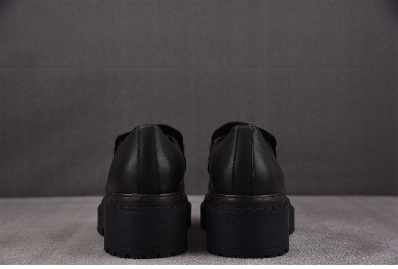 P R A D A 프라다 브러쉬드 레더 러버 솔 로퍼 레플리카 11번 이미지 - 신발 | 세미샵 레플리카 사이트