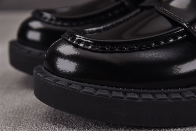 P R A D A 프라다 초콜릿 브러쉬드 페이턴트 로퍼 레플리카 13번 이미지 - 신발 | 세미샵 레플리카 사이트