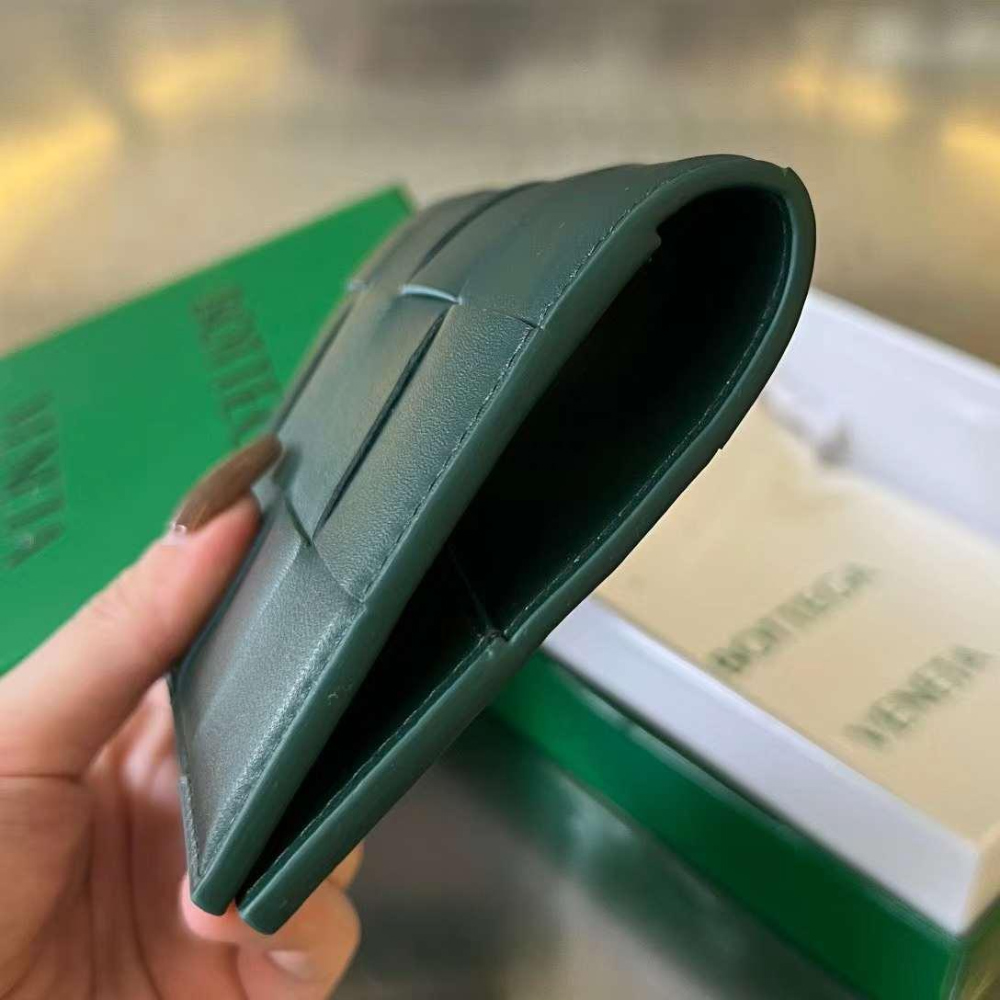 Bottega Veneta Bottega Veneta Cassette Passport Case 레플리카 3번 이미지 - 지갑 | 세미샵 레플리카 사이트