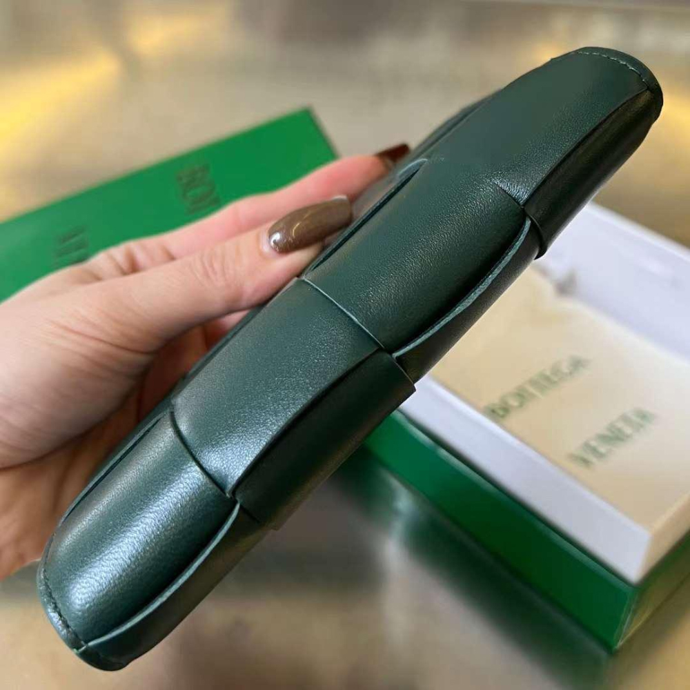 Bottega Veneta Bottega Veneta Cassette Passport Case 레플리카 4번 이미지 - 지갑 | 세미샵 레플리카 사이트