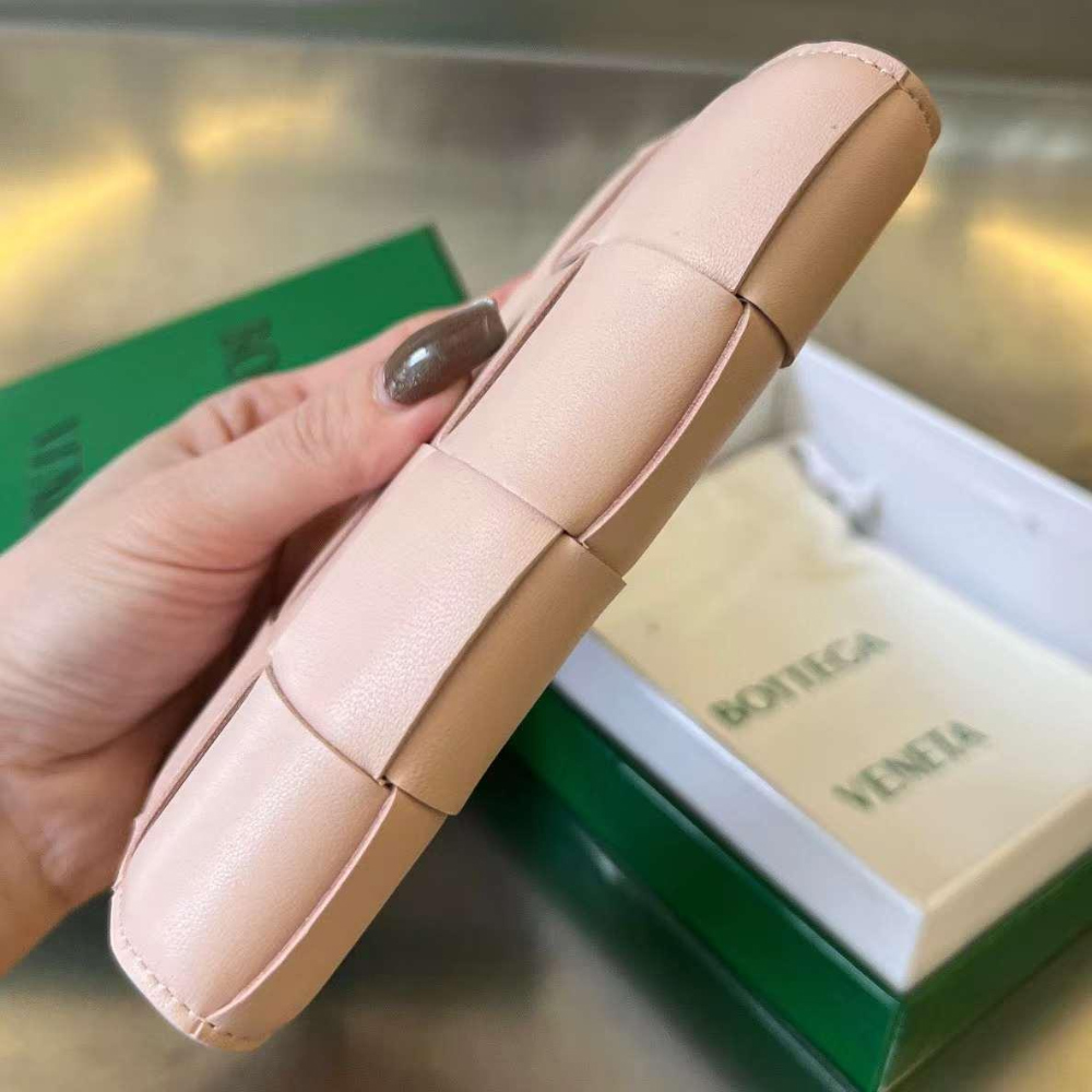 Bottega Veneta Bottega Veneta Cassette Passport Case 레플리카 16번 이미지 - 지갑 | 세미샵 레플리카 사이트