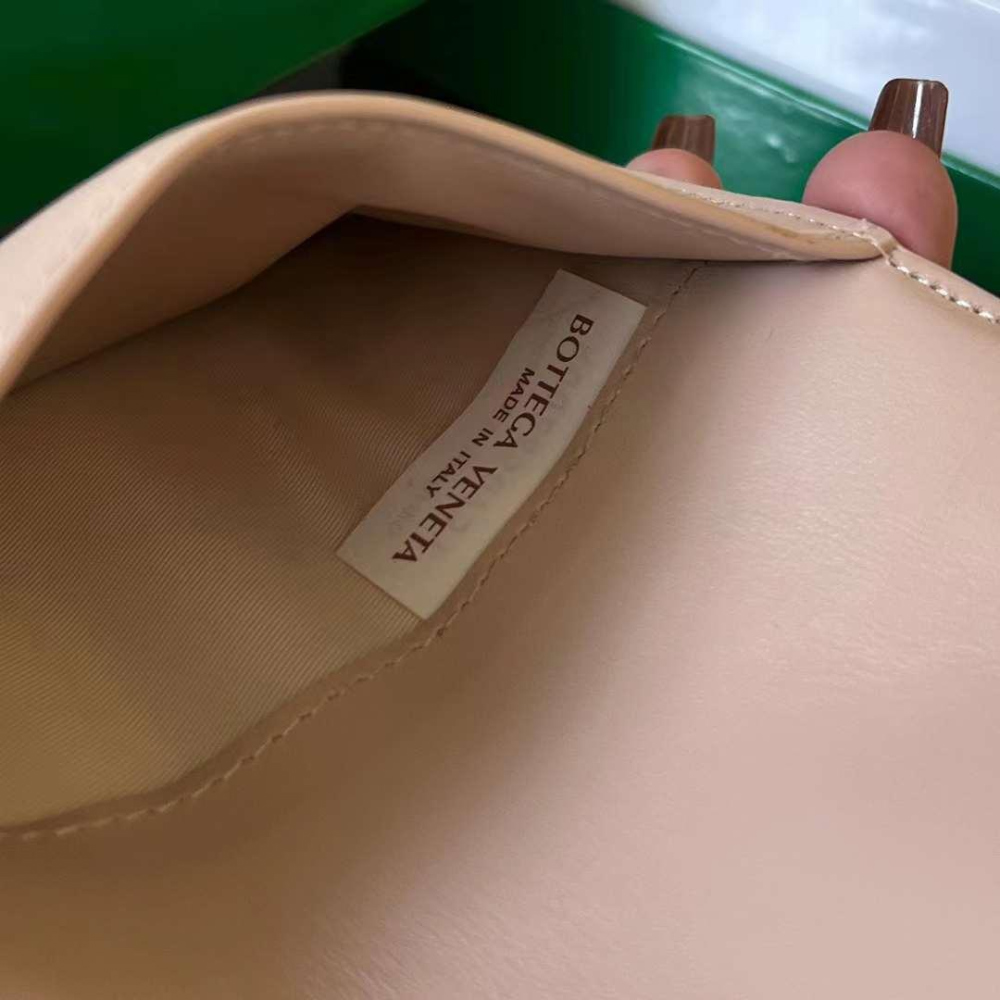 Bottega Veneta Bottega Veneta Cassette Passport Case 레플리카 18번 이미지 - 지갑 | 세미샵 레플리카 사이트