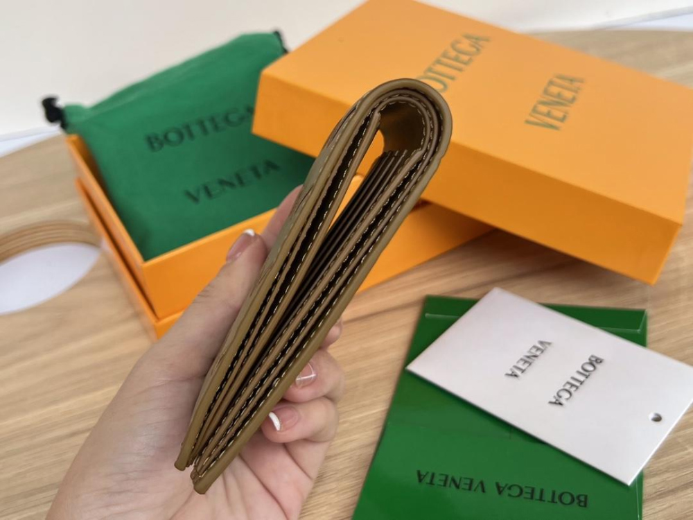 Bottega Veneta Bottega Veneta Intrecciato Bi Fold Wallet 레플리카 32번 이미지 - 지갑 | 세미샵 레플리카 사이트