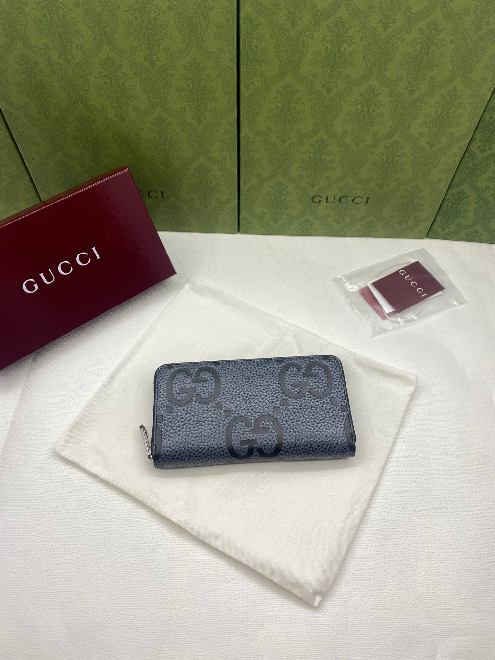 Gucci 739484