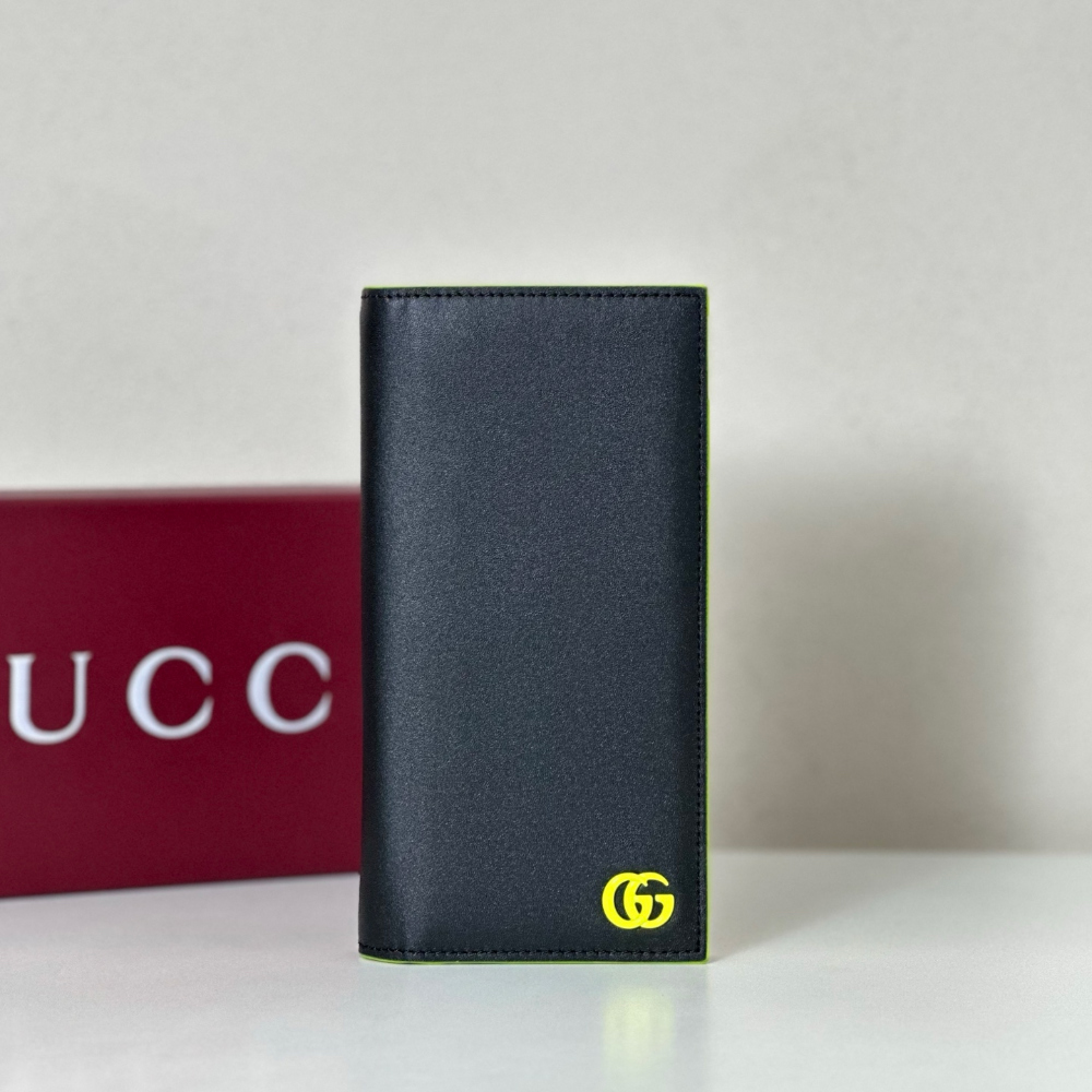 Gucci 835054