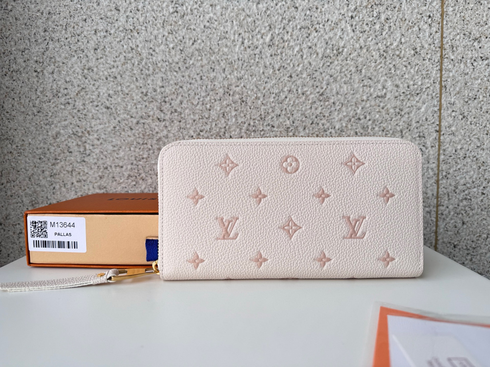 Louis Vuitton M13644