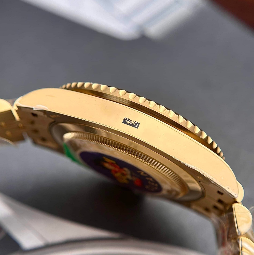 Rolex GMT-Master II Black Dial 126711 - 상세 이미지