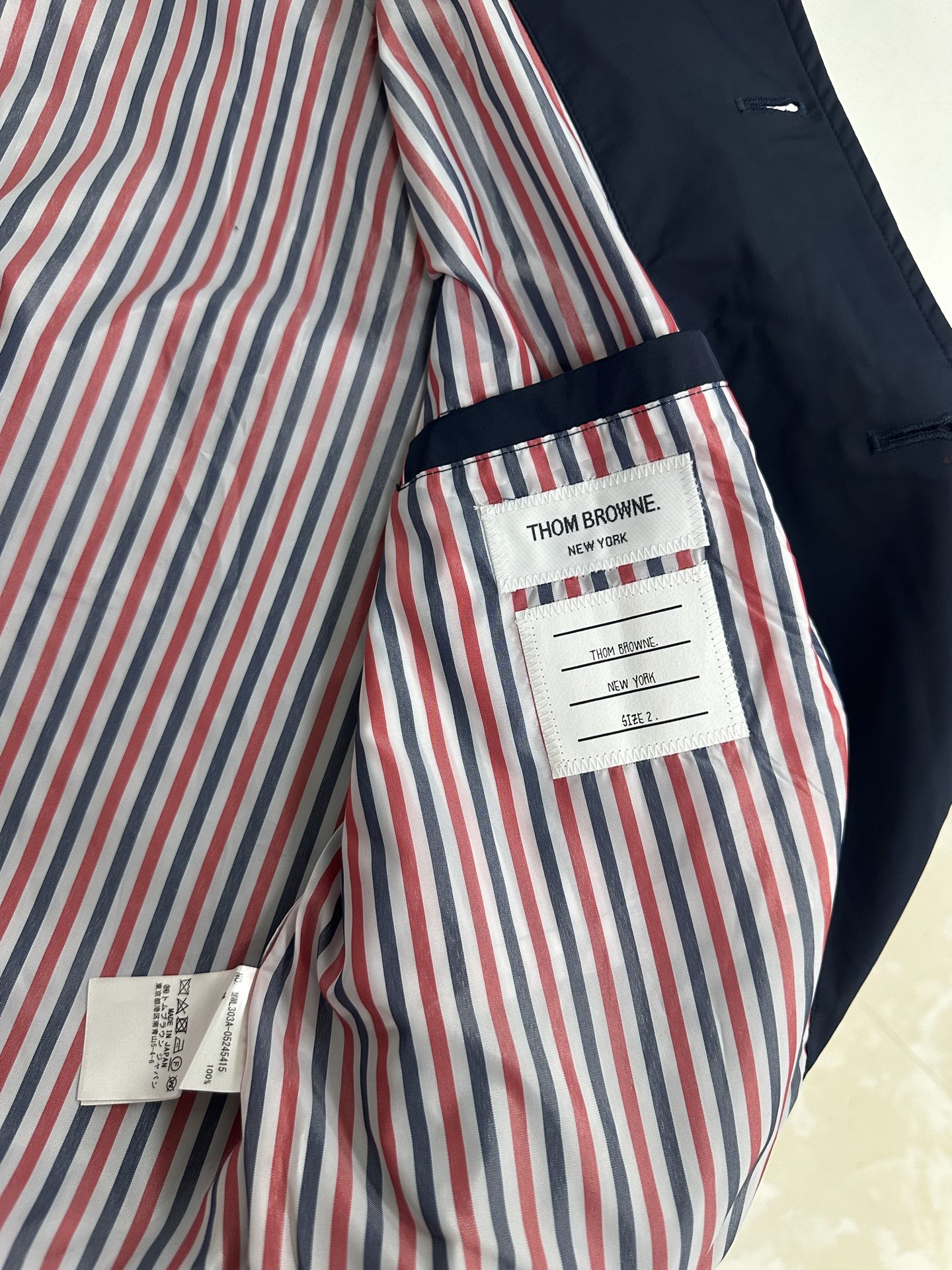 톰브라운 톰브라운 립 칼라 봄버 자켓 레플리카 8번 이미지 - 의류 | 세미샵 레플리카 사이트