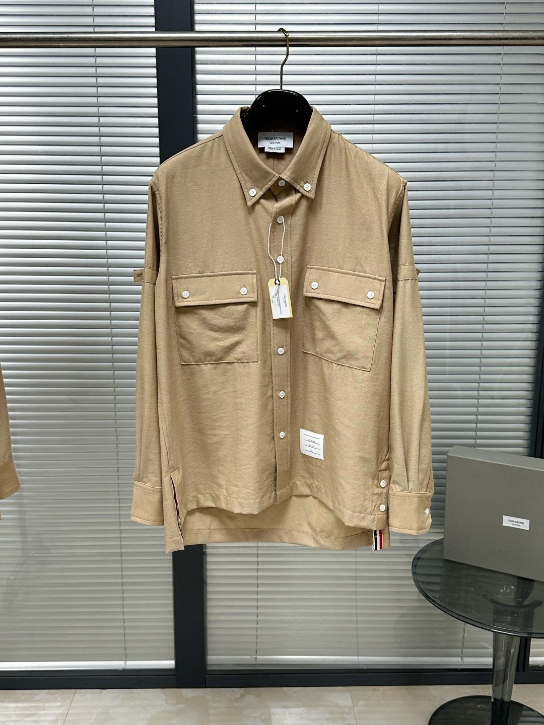 톰브라운 톰브라운 미디엄 웨이트 코튼 트윌 오버셔츠 " 2 Color " 레플리카 1번 이미지 - 의류 | 세미샵 레플리카 사이트