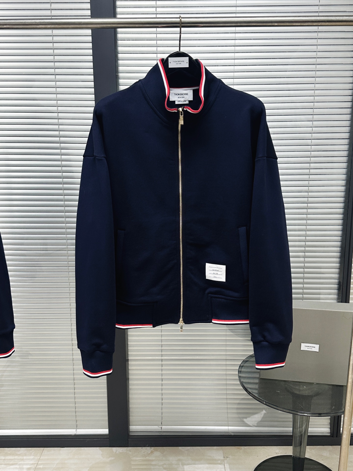 톰브라운 톰브라운 네이비 트리컬러 스트라이프 클래식 집업 후디 레플리카 1번 이미지 - 의류 | 세미샵 레플리카 사이트