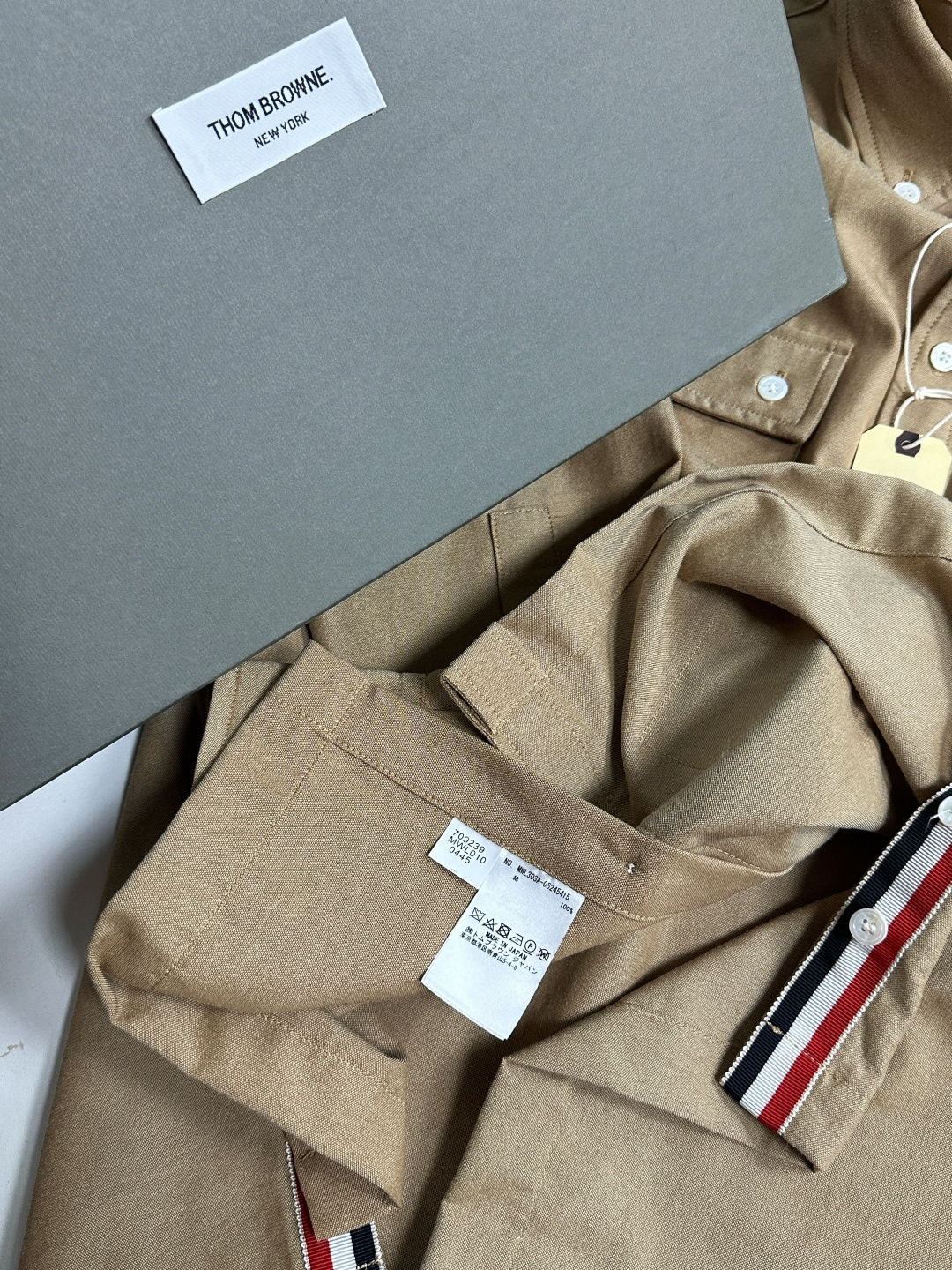 톰브라운 톰브라운 미디엄 웨이트 코튼 트윌 오버셔츠 " 2 Color " 레플리카 7번 이미지 - 의류 | 세미샵 레플리카 사이트