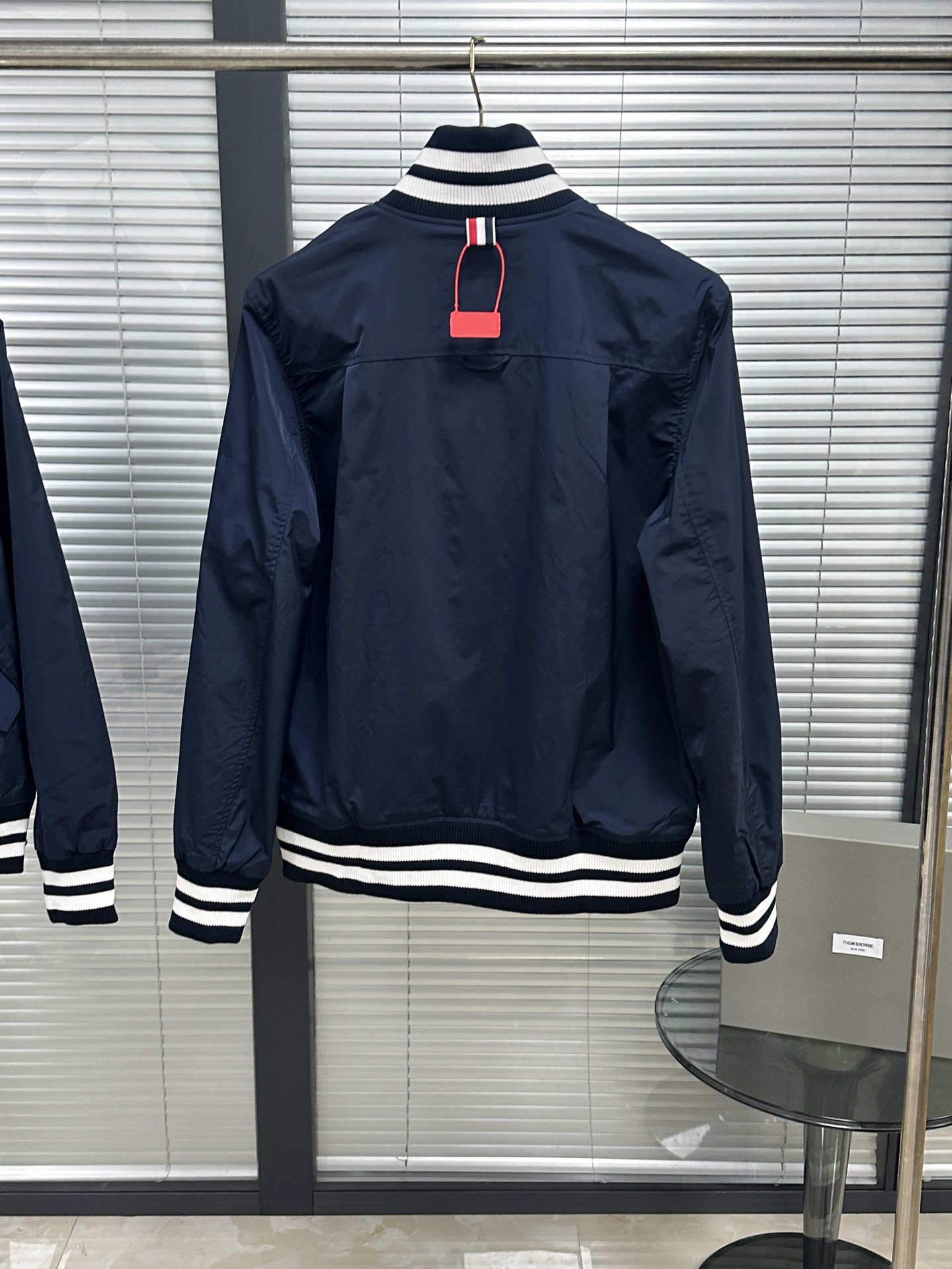 톰브라운 톰브라운 립 칼라 봄버 자켓 레플리카 3번 이미지 - 의류 | 세미샵 레플리카 사이트