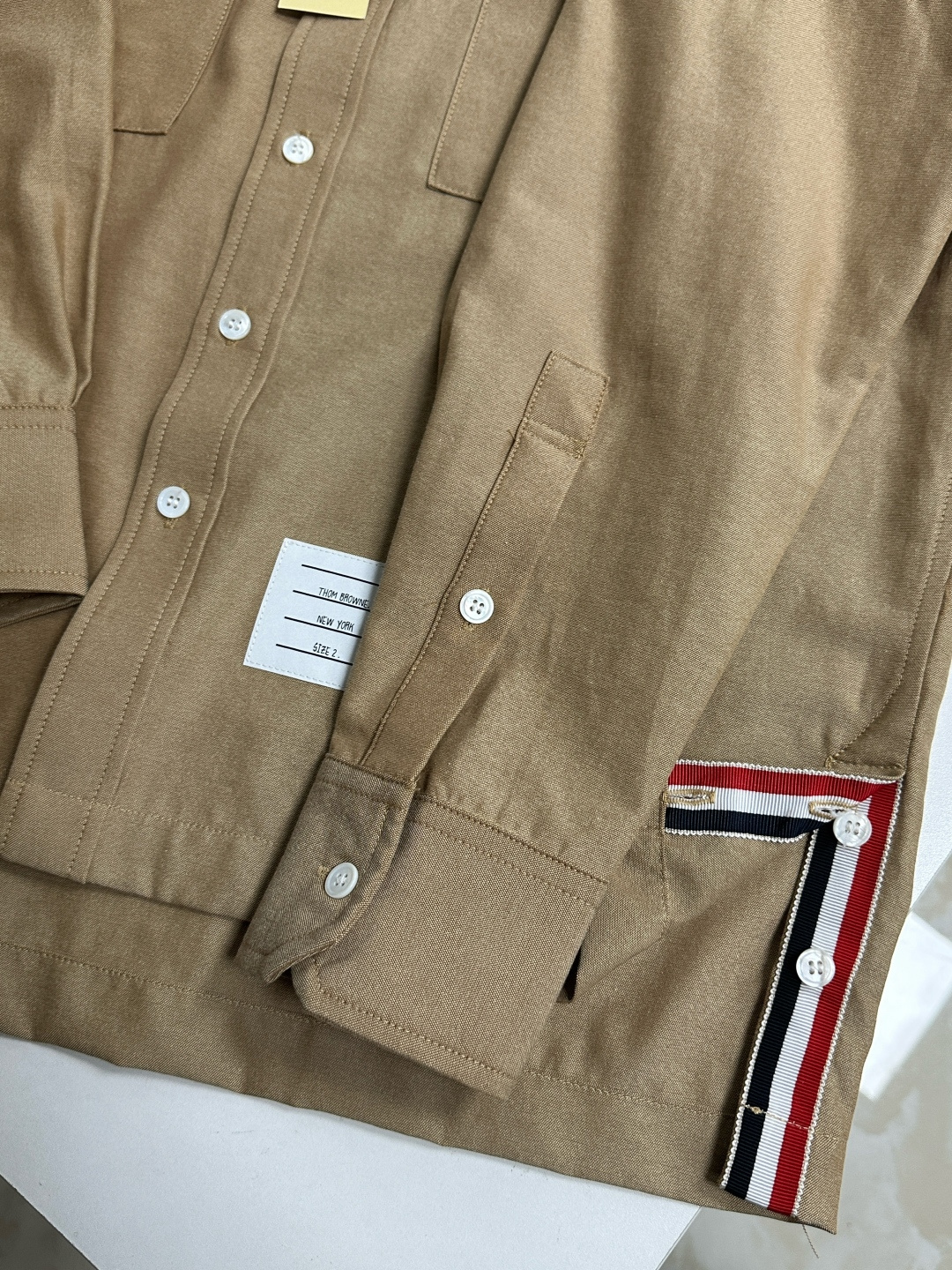 톰브라운 톰브라운 미디엄 웨이트 코튼 트윌 오버셔츠 " 2 Color " 레플리카 6번 이미지 - 의류 | 세미샵 레플리카 사이트