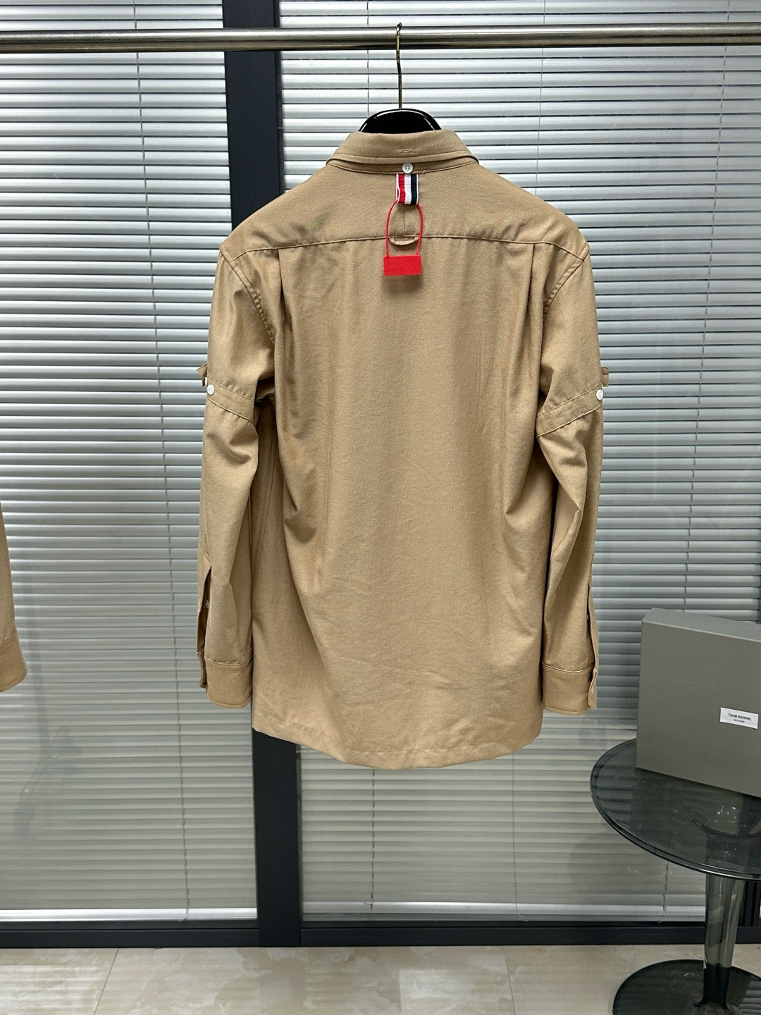 톰브라운 톰브라운 미디엄 웨이트 코튼 트윌 오버셔츠 " 2 Color " 레플리카 3번 이미지 - 의류 | 세미샵 레플리카 사이트