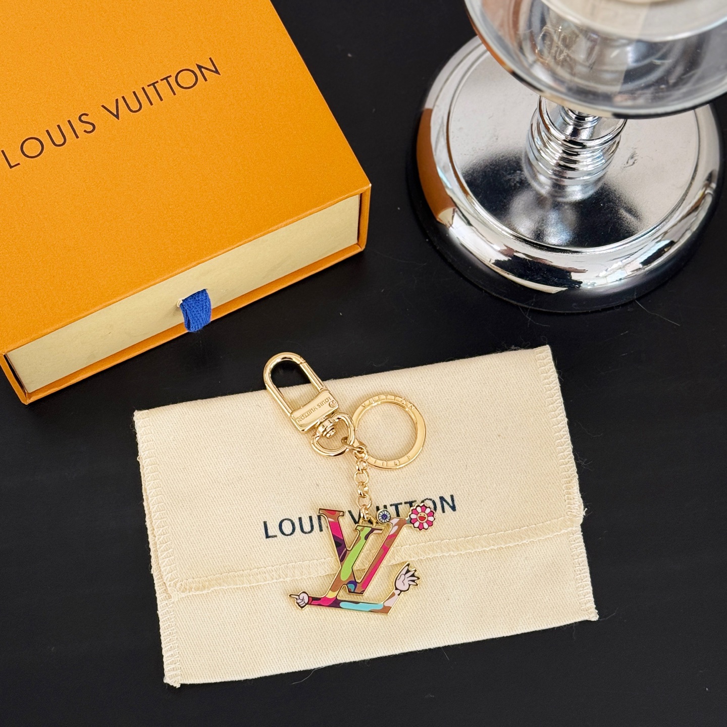 루이비통 루이비통 모노그램 코믹스 백 참 & 키 홀더 레플리카 2번 이미지 - 악세사리 | 세미샵 레플리카 사이트