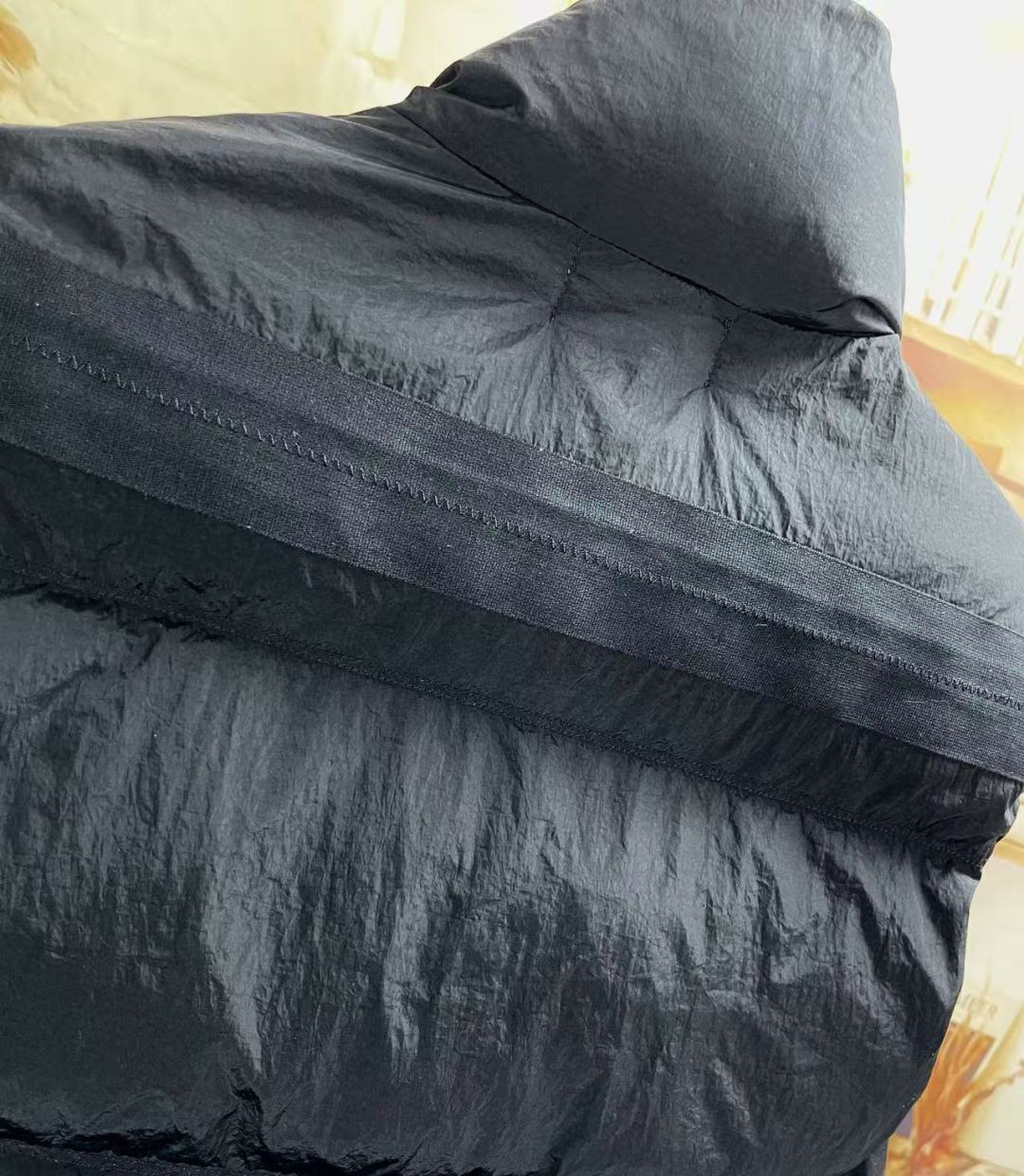 Stone Island 스톤아릴랜드 메탈 가먼트 다이 다운 베스트 레플리카 10번 이미지 - 의류 | 세미샵 레플리카 사이트